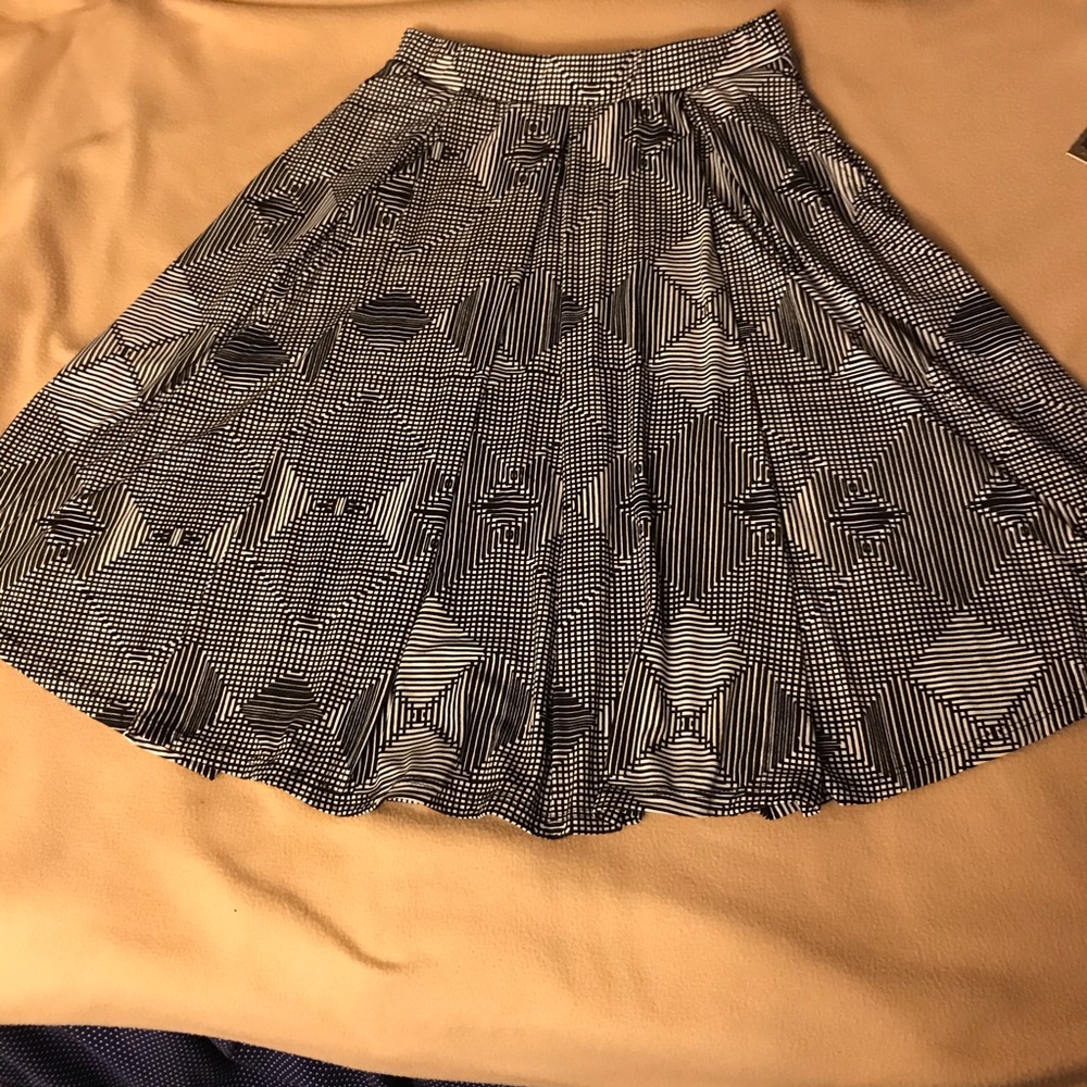 LuLaRoe Madison Black/White Geo Print Skirt Sz. S